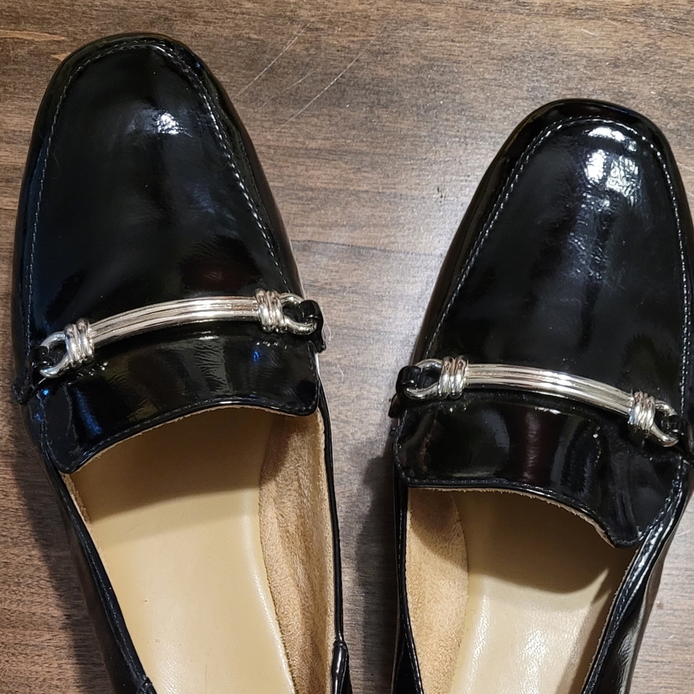NEW Naturalizer Black Patent loafers 8M